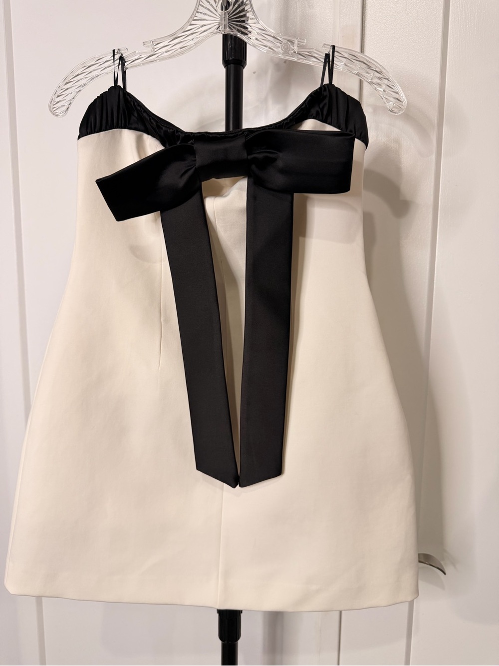 Zara White Strapless Mini Skirt with Black Bow Tie Detail - Picture 4 of 10